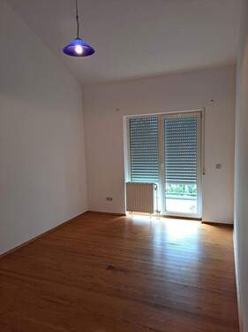 OG Zimmer 1 mit Balkonzugang - 