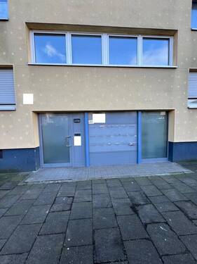 Hauseingang - 3 Zimmer Erdgeschosswohnung mit windgeschützter Loggia!