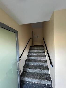 Treppenhaus (3) - 3 Zimmer Etagenwohnung in Köln / Höhenberg