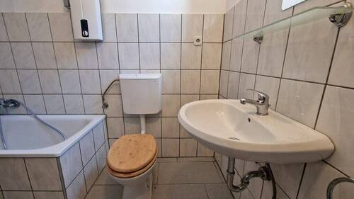 Badezimmer (Haus links) - 