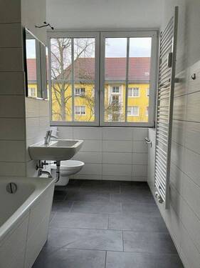 Bad - 3 Zimmer Etagenwohnung zur Miete in Halle
