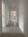Flur - Etagenwohnung mit 76,50 m&sup2; in Halle zur Miete