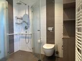 ... mit bodentiefer Dusche - 
