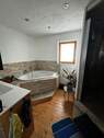 Vorderhaus Bad m. Wanne&Dusche - 