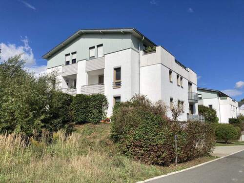 Hausansicht - Ab 1.12.25! Zwickau - Weißenborn, 2-Raum-Wohnung mit Küche (optional) und Garage! 5 Minuten zum Stadtwald