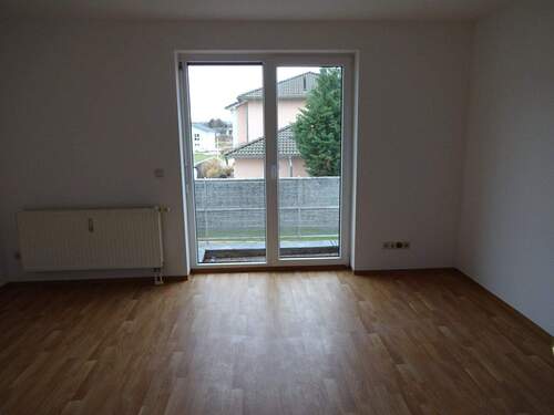 Wohnzimmer - 2 Zimmer Etagenwohnung zur Miete in Zwickau