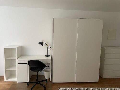 Raum links - 1 Zimmer Etagenwohnung in Erfurt