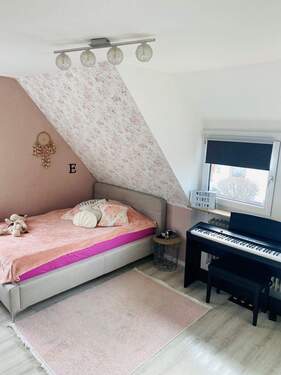 Kinderzimmer 1 - Einfamilienhaus mit 195,70 m² in Erlangen zum Kaufen