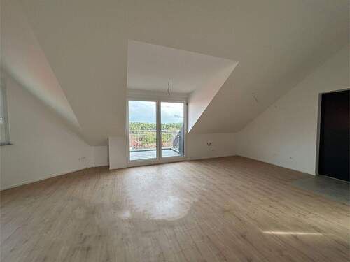 Wohnzimmer - Ihr neues Zuhause wartet: Erstbezug 3-Zimmer-Dachgeschosswohnung mit Einbauküche zu vermieten!