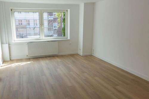 Wohnzimmer - 3 Zimmer Etagenwohnung zum Kaufen in Hamburg