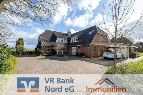 . - Zweifamilienhaus mit Garage auf einmaligem Grundstück in erstklassiger Lage