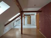 20230526_122737.jpg - Nordstraße 68 - Dachwohnung mit wohnraumgestaltenden Balken