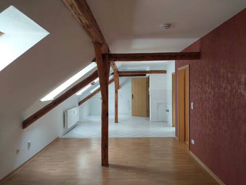 20230526_122737.jpg - Nordstraße 68 - Dachwohnung mit wohnraumgestaltenden Balken