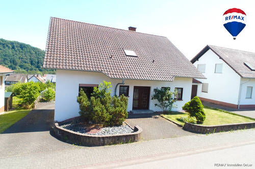 RE/MAX Immobilien DeLux Haus Brotdorf - Großzügiges Einfamilienhaus mit traumhafter Aussicht