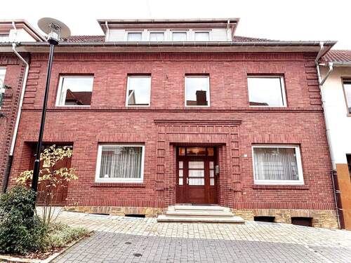 Zweistöckiges Ziegelgebäude - Charmante Altbau-Doppelhaushälfte mit 4 Zimmern und Balkon in Ankum