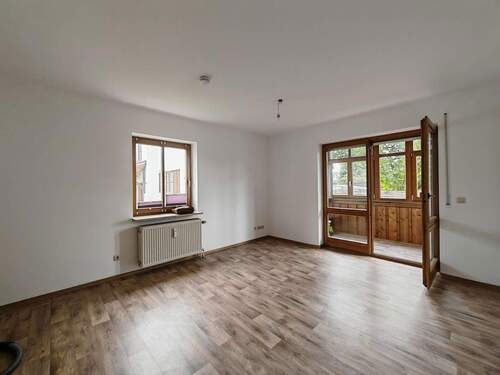 Wohnzimmer - 2-Zimmer-Erdgeschosswohnung in Schwandorf