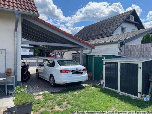 Haus links Carport - 9 Zimmer Doppelhaushälfte in Bad Salzungen