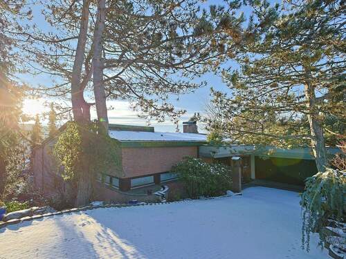 Außenansicht mit großer Einfahrt und viel Privatsphäre - Einfamilienhaus mit 317,70 m&sup2; in Aidlingen zum Kaufen