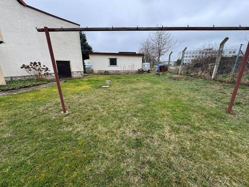 Garten - 4 Zimmer Einfamilienhaus zum Kaufen in Calbe