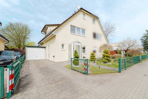 Hauseinfahrt - Doppelhaushälfte mit 136,00 m&sup2; in Bernau / Bernau zum Kaufen