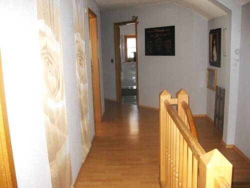 Flur im 1.0bergeschoss.jpg - 