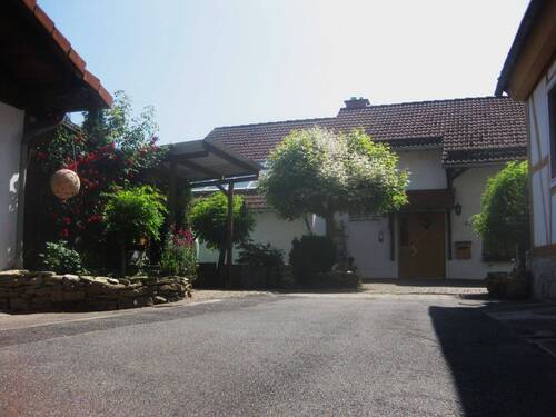 Hoffläche mit Haupthaus.jpg - Mehrfamilienhaus, Wohnhaus zum Kaufen in Northeim