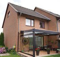 * Attraktive Doppelhaushälfte in Hämelerwald * - mit ausgebautem Dachgeschoss, Südterrasse u. Garage - Lehrte