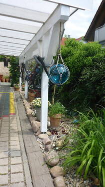 Aussenanlage neben dem Carport - 