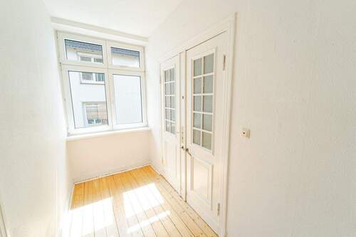 Wohnungseingang innen - Zauberhafte Altbauwohnung mit Balkon und Gartennutzung im Herzen Lübecks