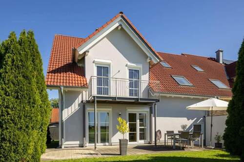 Gartenansicht - Raumwunder! - Ruhige DHH mit Blick ins Grüne