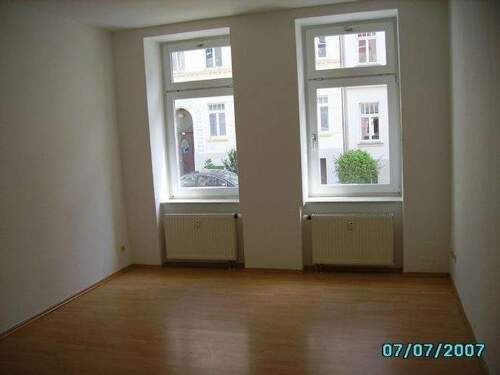 Wohnraum I Bild 2 - EG 2- Raumwohnung in Möckern Tageslichtbad mit Eckwanne und Dusche