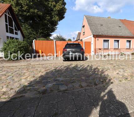 Hausansicht straßenseitig - 5 Zimmer Mehrfamilienhaus, Wohnhaus in Zehdenick