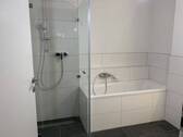 Bad mit Dusche + Wanne - Terrassenwohnung mit 75,40 m² in Fürth zur Miete