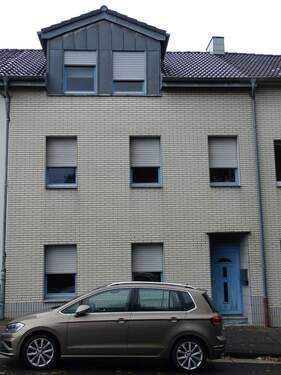 Straßenansicht - Großes Reihenhaus in Eschweiler