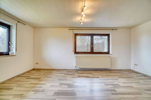 Wohnzimmer.jpg - 2 Zimmer Etagenwohnung in Berkheim