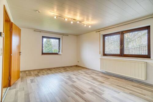 Wohnzimmer 2.jpg - Etagenwohnung mit 69,00 m&sup2; in Berkheim zur Miete