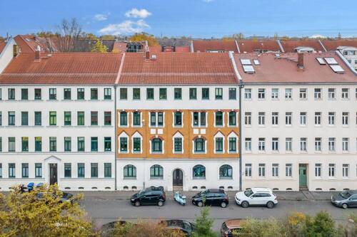 Gebäudeansicht - INVESTIEREN IN DEN GRÜNEN NORDEN LEIPZIGS Vermietete 3-Raum-Wohnung mit Tageslichtbad und Balkon