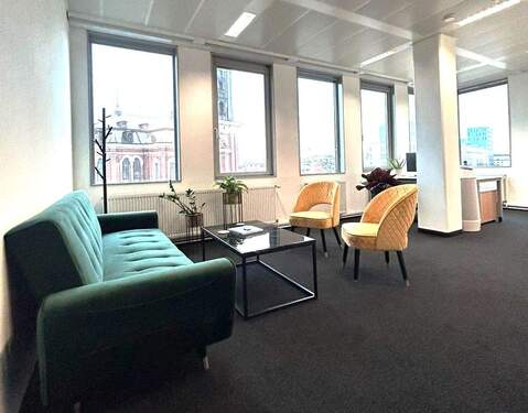 helles Teambüro mit Michel-Blick - Büro in Hamburg zur Miete