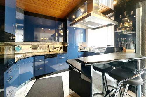 Küche mit Einbauküche - 