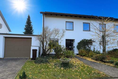 Hausansicht - 6 Zimmer Doppelhaushälfte zum Kaufen in Oberhaching / Deisenhofen