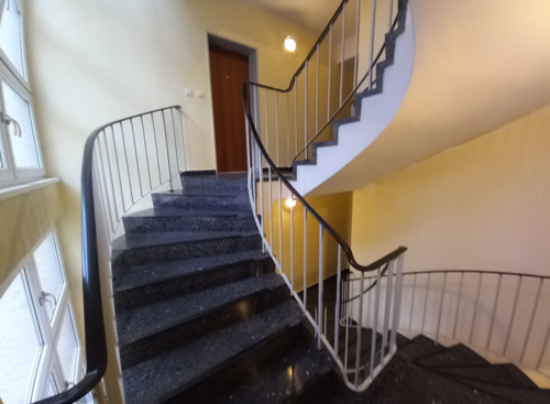 Treppenhaus mit Blick zu WE16 - Etagenwohnung mit 52,50 m&sup2; in Berlin zum Kaufen