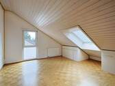 Geräumiger Schlafbereich im Dachgeschoss - 