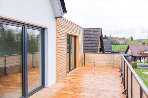 Balkon - Etagenwohnung zur Miete in Lage