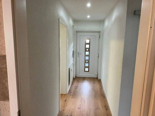Flur - Schicke 3-Zimmer Wohnung mit Balkon im südlichen Teil der Bergstadt Oerlinghausen