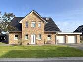 Außenansicht - Junges, hochwertiges und großzügiges Einfamilienhaus mit Doppelgarage und Luft-Wärmepumpenheizung
