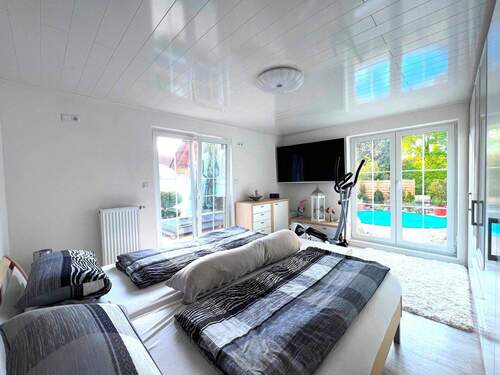 EG Schlafzimmer - 4 Zimmer Mehrfamilienhaus, Wohnhaus in Manching