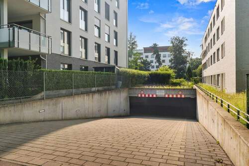 Garageinfahrt - 2 exklusive Tiefgaragenstellplätze in Premiumlage in 79104 Freiburg-Neuburg