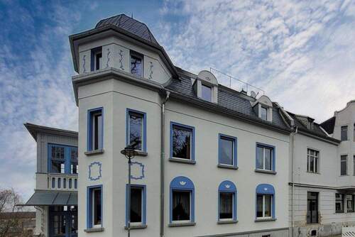 Straßenansicht - Wohnen mit Stil und Substanz! - 245.000,00&nbsp;EUR Kaufpreis, ca.&nbsp; 300,00&nbsp;m&sup2;&nbsp;Wohnfl&auml;che