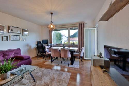 Wohnzimmer - 2 Zimmer Etagenwohnung in Singen (Hohentwiel)