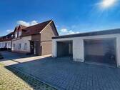 Vorderansicht und Garagen - 5 Zimmer Reihenendhaus zum Kaufen in Wunstorf